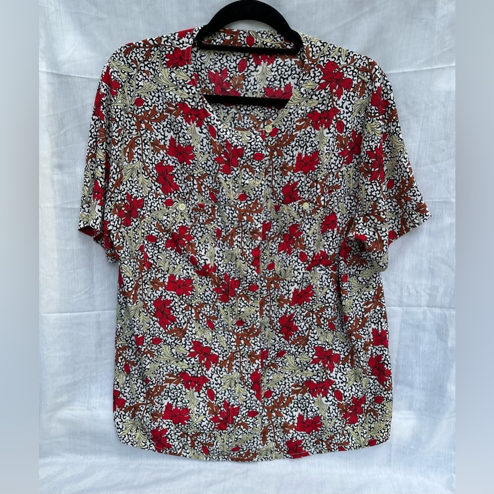 Blouse Flowered Hidden Placket front Vintage